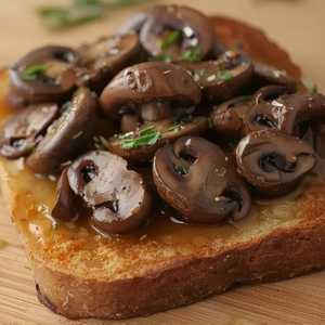 MUSHROOMS À BULHÃO PATO